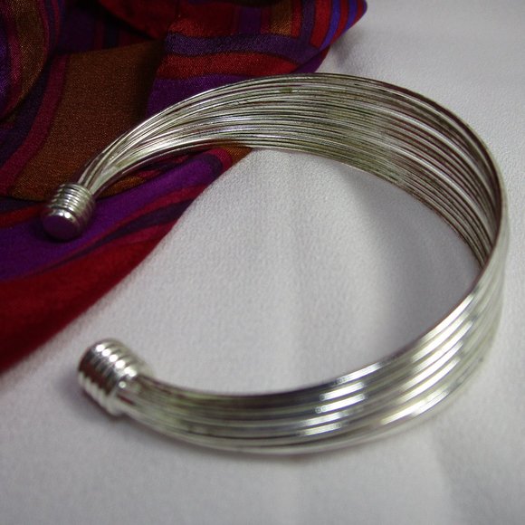 💎Host Pick💎 VTG Silver Tone Wire Cuff Bracelet - Picture 2 of 8
